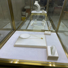 Gabinete de exibição de jóias de conjunto de ouro de titânio